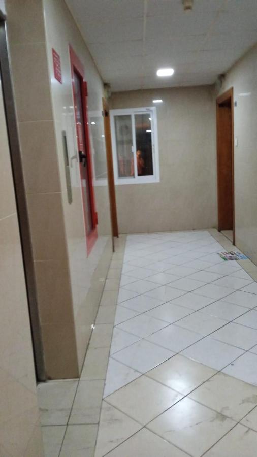 Brand New Boys Hostel 5 Min Walk From Burjuman Metro Station Exit-4 With All Brand New Furnishings & Free Facilities Dubai Eksteriør billede